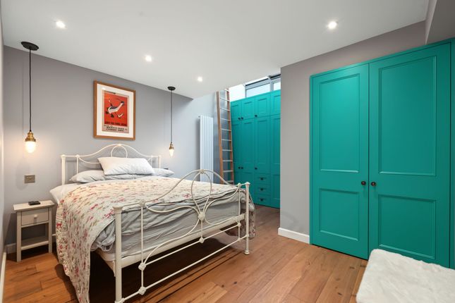 4 Pavillion Mews, London photo 4