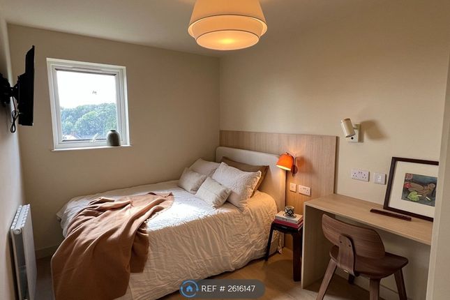 Room 5 - Garden View