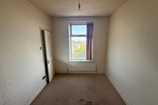 4, Peterborough Place, Bradford photo 4