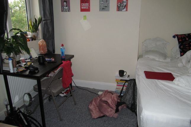 De Beauvoir Road, Reading photo 4
