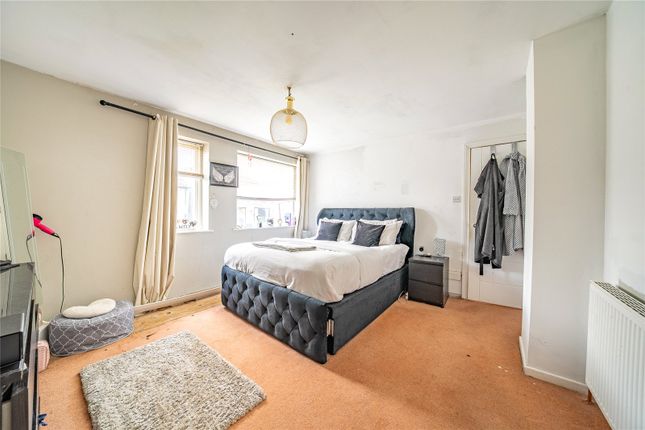 44, Ash Hill Drive, West Yorkshire photo 4