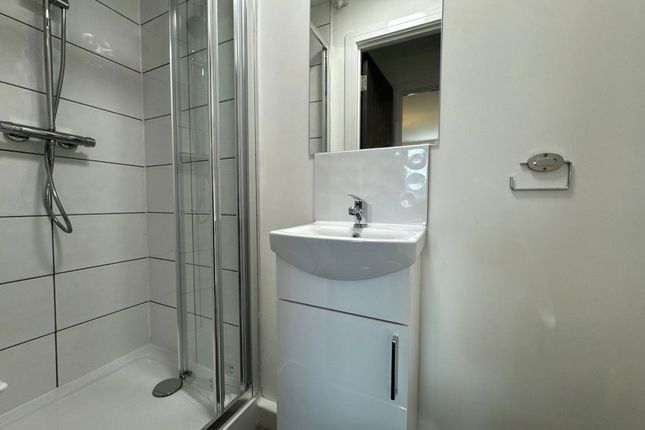 Room 2, 28, Deaconscroft, Peterborough photo 2