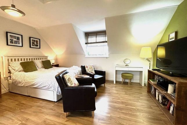 A Spacious And Inviting Large Double Bedroom, Feat...