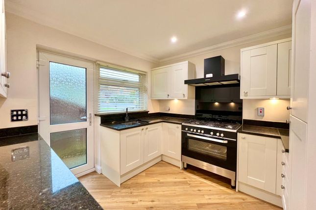 61, Alphington Avenue, Frimley photo 4