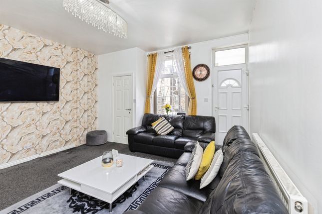 32, Duckworth Grove, Bradford photo 4