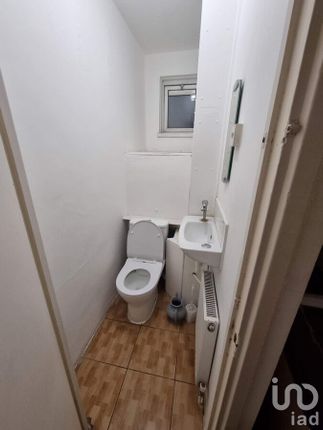 Flat to rent in Ernest Street, London