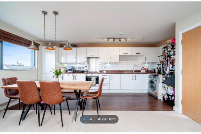 Flat, Fielding House Cairns Avenue, London photo 3