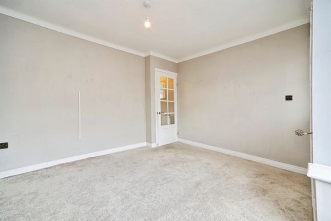 29, Grange Crescent, Keighley photo 4