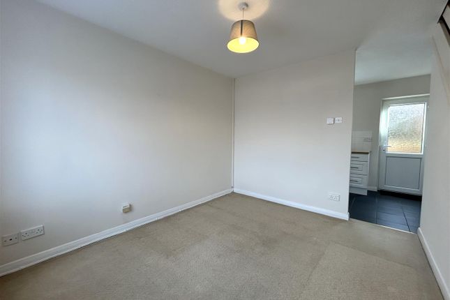 14, Pavely Close, Chippenham photo 4