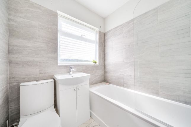 6, Woodend, London photo 4