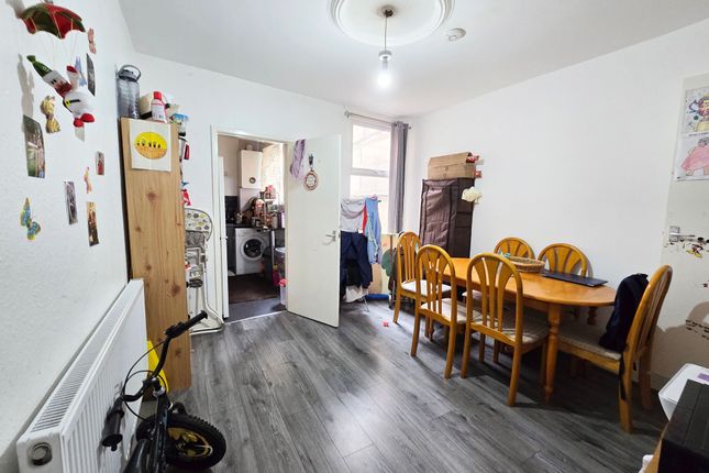 215 Western Road, Leicester photo 3