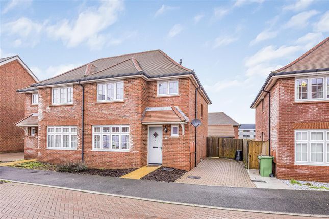 2, Birkbeck Close, Waterlooville photo 2