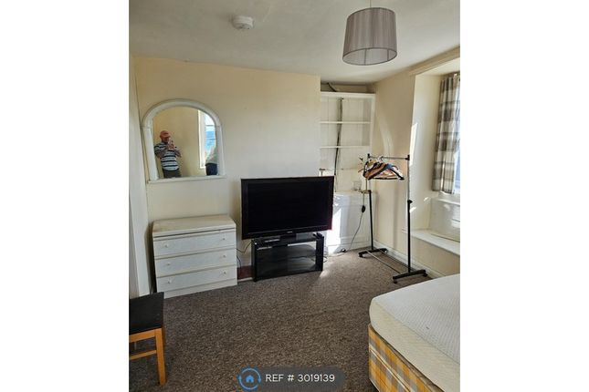 Fore St, Torpoint photo 4