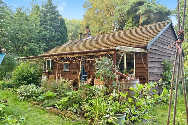 2-bed bungalow on Prickly Nut Cottage, Gainsborough, £190,000