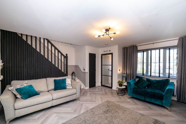 8 Wilsonville Place, Broxburn photo 3