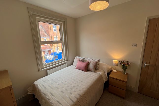 Room 5, 41, Seaton Road, Somerset photo 3