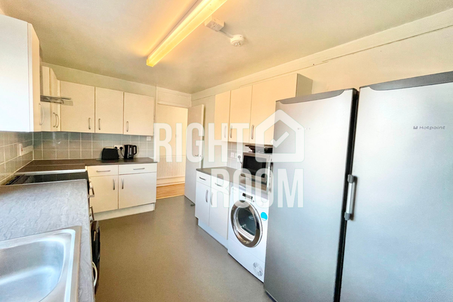 Room 4, 51 Berkeley Walk, London photo 3