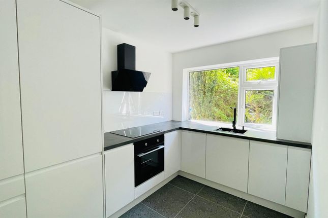 Maisonette to rent in Dale Road, Purley