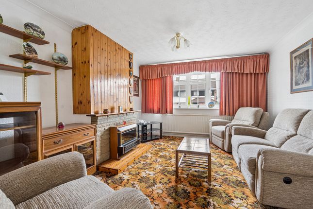 33 Cornfield Road, Bushey photo 2