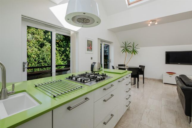 Flat 5, 15, Heath Road, Altrincham photo 3