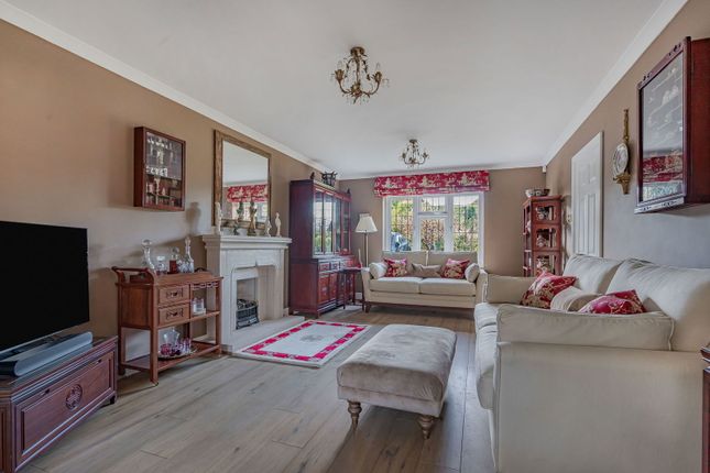 5, Beech Close, Effingham photo 4