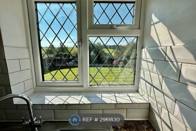 Flat, Seymour Court Road, Marlow photo 3