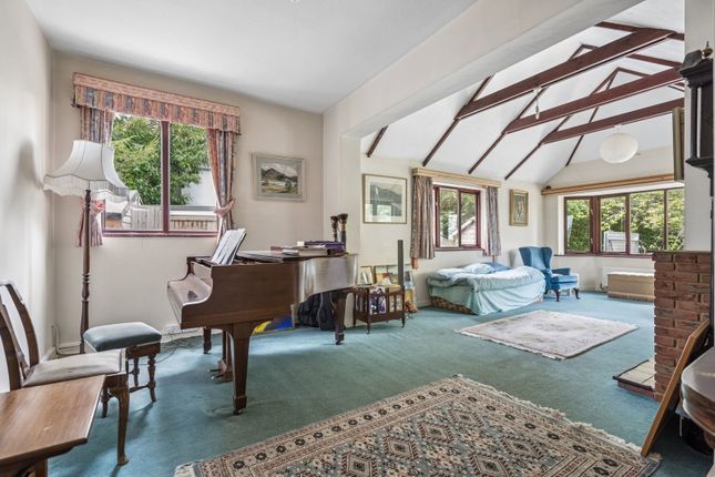 17, Sandy Lodge Lane, Northwood photo 2