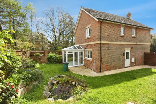 12, Mountbatten Drive, Southampton photo 3