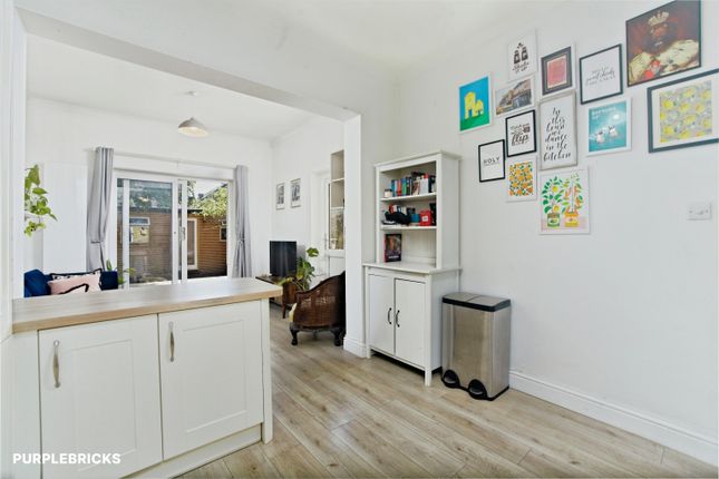 70a, Graham Avenue, Mitcham photo 4