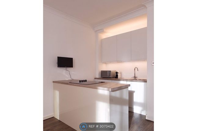 Flat, Whites Row, London photo 5