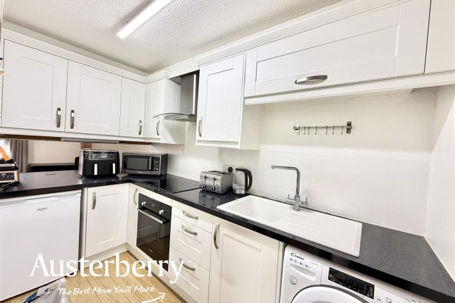 41, Deanscroft Way, Stoke-On-Trent photo 4