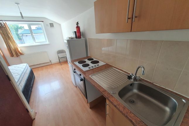 Studio to rent in Mundy Place, Cathays, Cardiff
