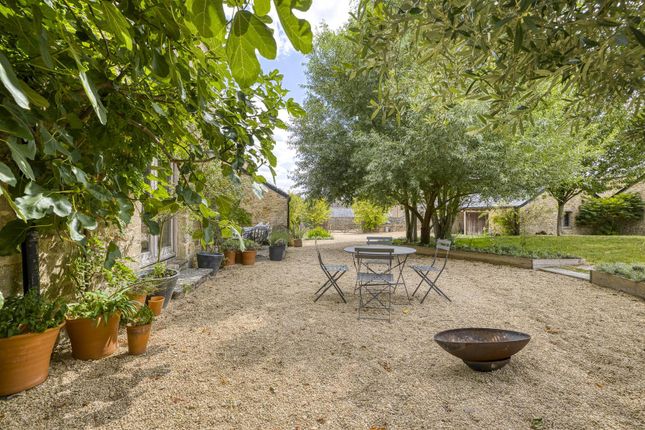 Front Garden Seating Area.Jpg