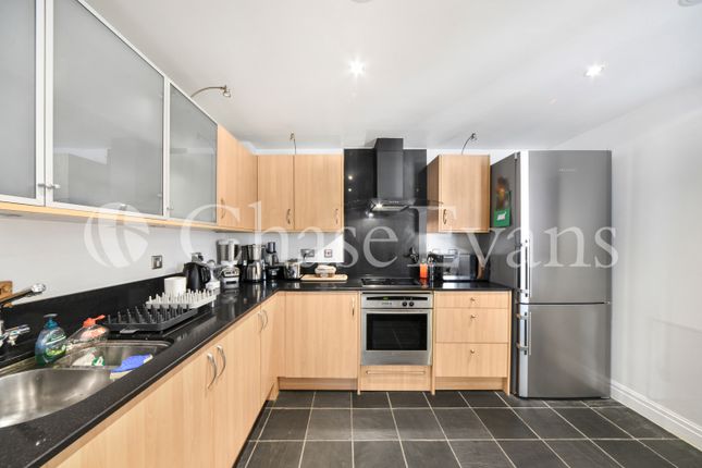 Flat to rent in St Davids Square, Isle Of Dogs, London