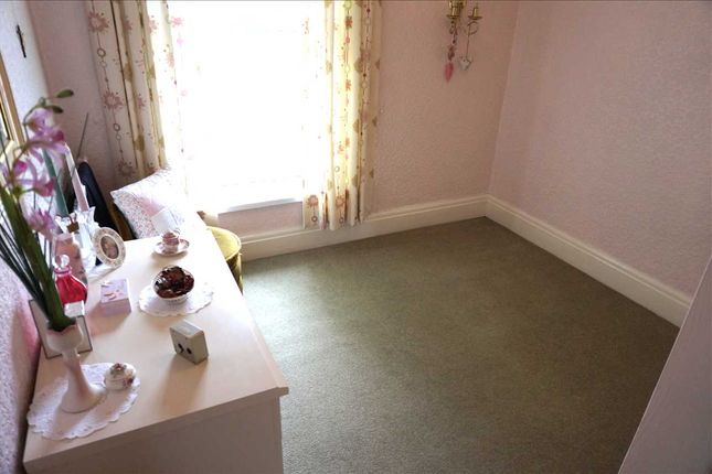 Back Bedroom 3 :