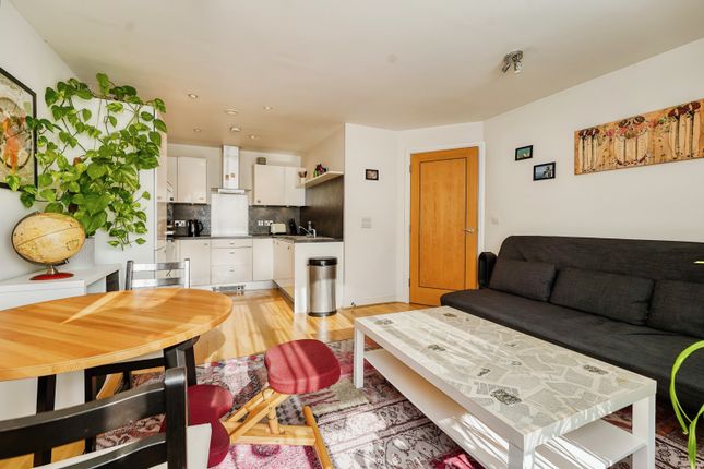 Flat for sale in Queen Square Apartments, Bell Avenue, Bristol