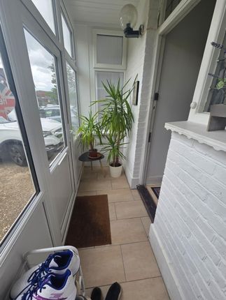 3, Highcliffe Gardens, Redbridge, Ilford photo 2