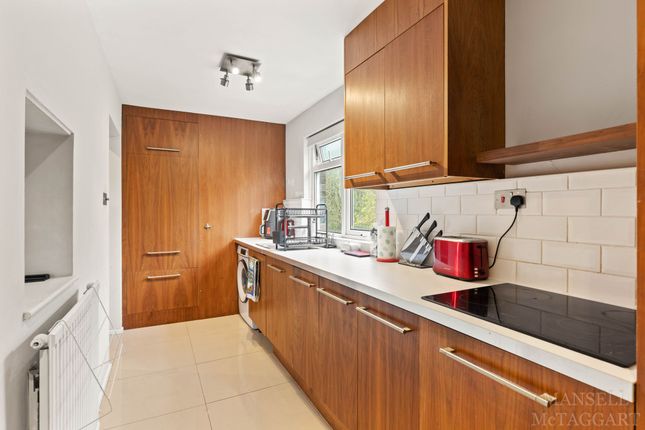 Flat for sale in Fennel Crescent, Crawley