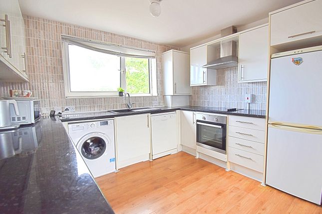 6, Hay Close, Stratford photo 2