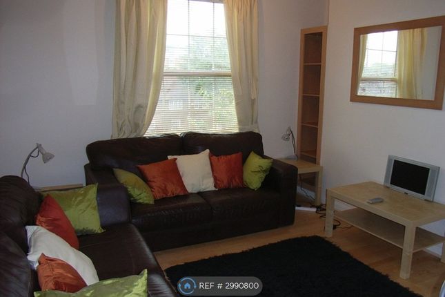 Flat, Wengham House Sundew Avenue, London photo 3