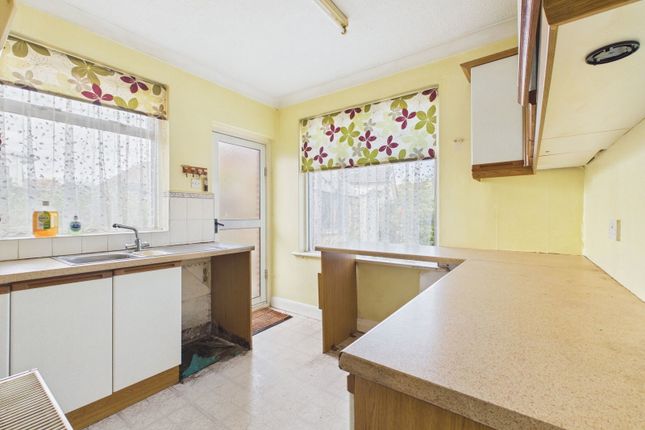 62, Cecil Road, Lancing photo 3