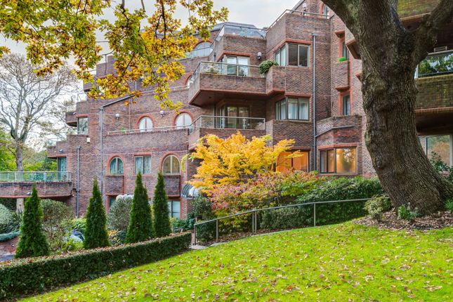 Thumbnail Flat for sale in Templewood Avenue, Hampstead, London