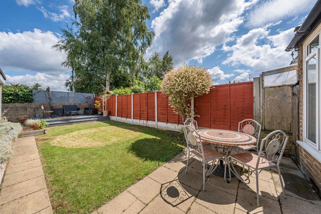 27, Oxford Gardens, Uxbridge photo 3