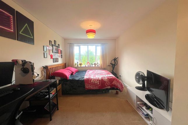 19, Martlet Court, Church Street, Horsham photo 4