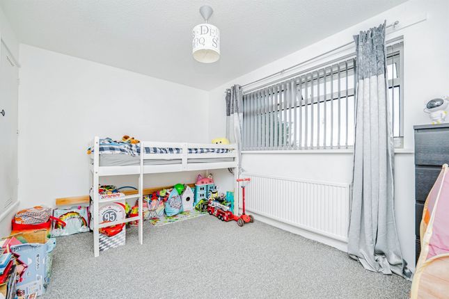9, Newgale Close, Barry photo 2