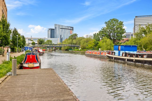 Thumbnail Flat for sale in Ref: Gk - Durham Wharf Drive, Brentford