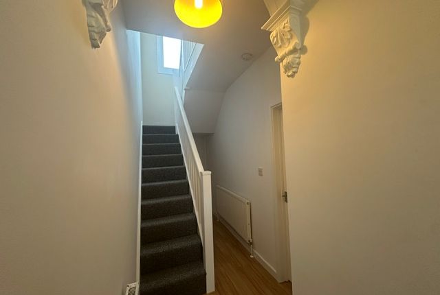 69 Neath Road, Hafod, photo 3