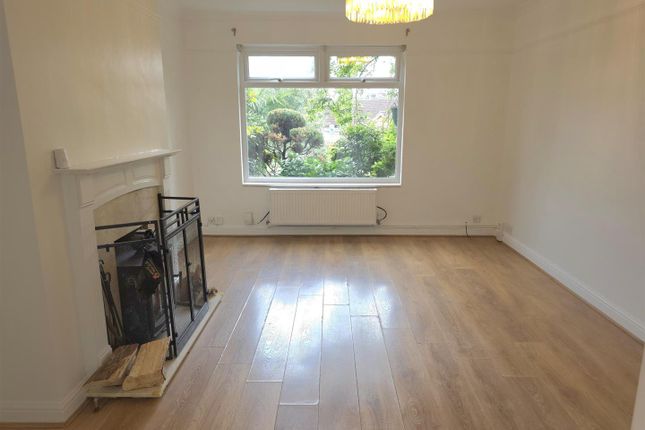 9, The Gladeway, Waltham Abbey photo 3