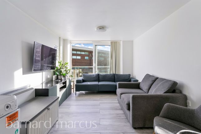 Flat 51, Camellia House, Tilley Road, Feltham photo 3