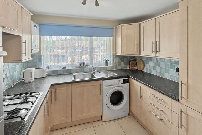 34, Dean Garden Rise, High Wycombe photo 3
